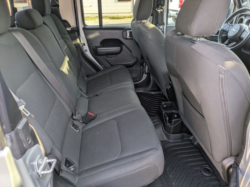Photo 22 of this JEEP GLADIATOR