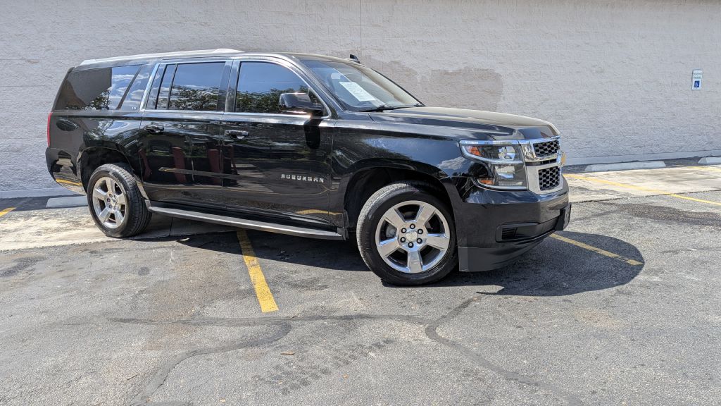 Photo 5 of this CHEVROLET SUBURBAN