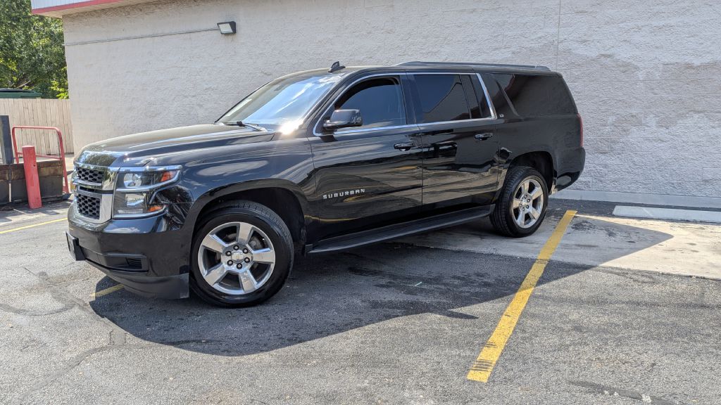 Photo 4 of this CHEVROLET SUBURBAN