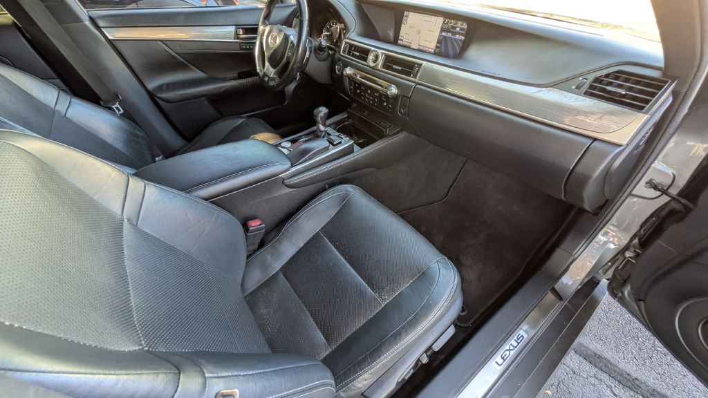 Photo 27 of this LEXUS GS