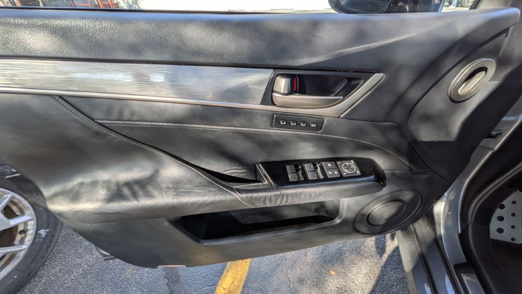Photo 29 of this LEXUS GS