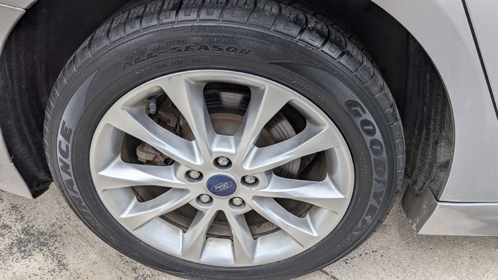 Photo 5 of this FORD FUSION