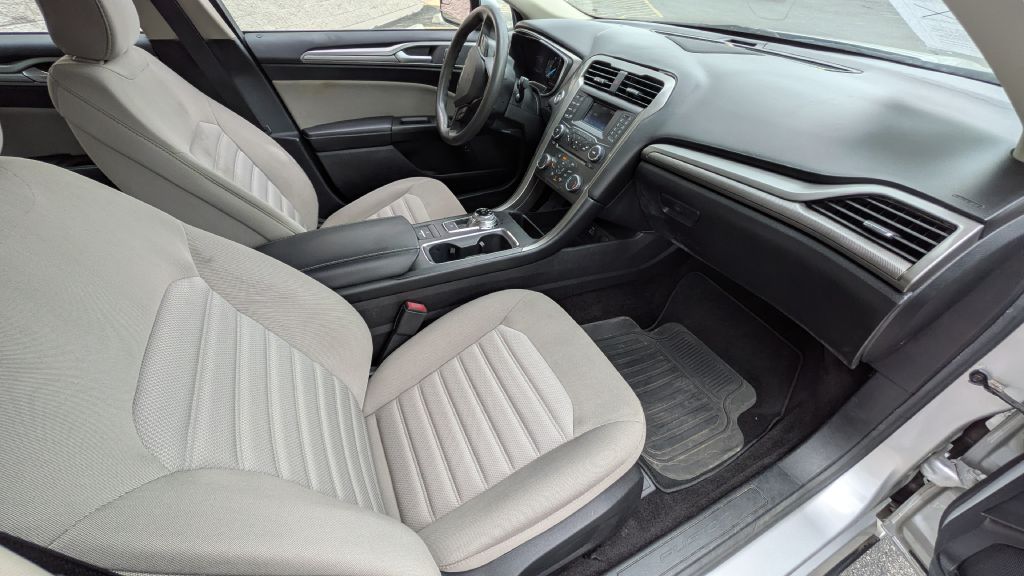 Photo 6 of this FORD FUSION