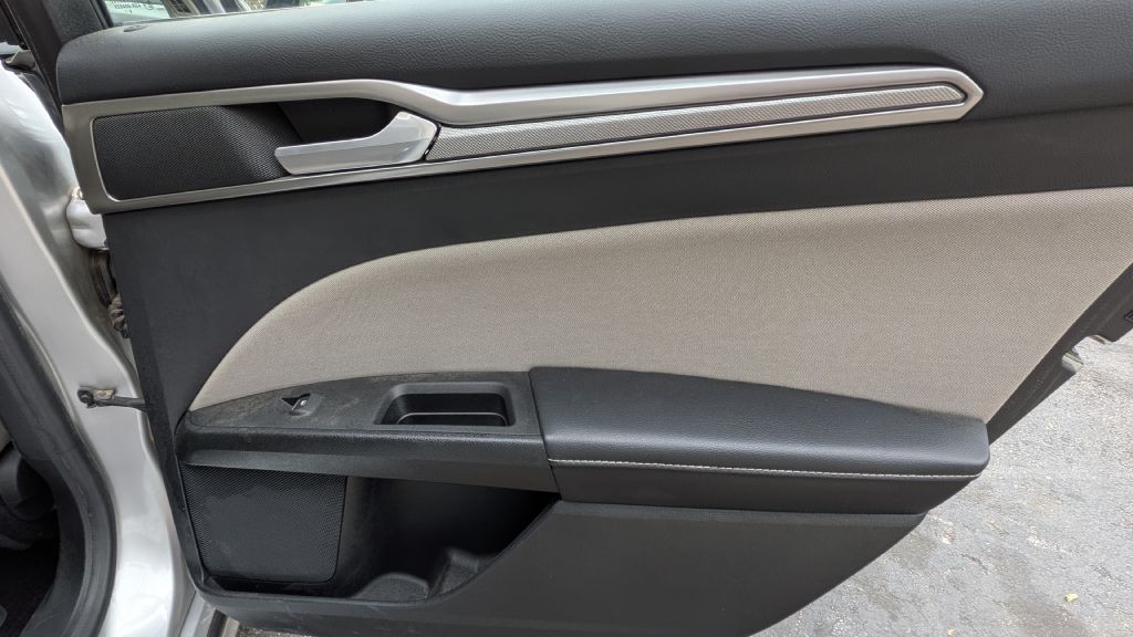 Photo 9 of this FORD FUSION