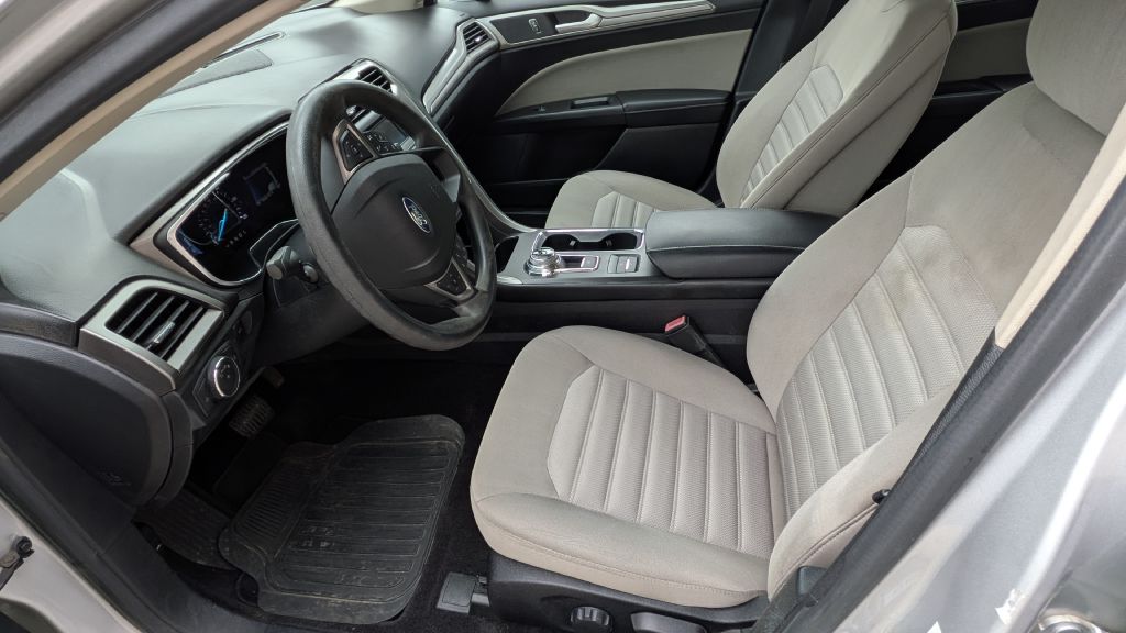 Photo 14 of this FORD FUSION