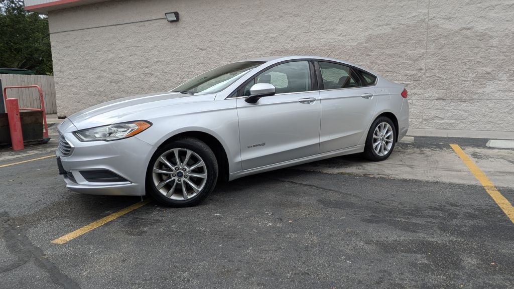 Photo 17 of this FORD FUSION
