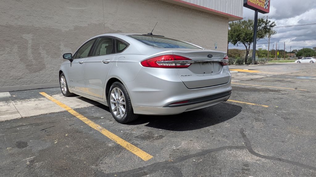 Photo 18 of this FORD FUSION