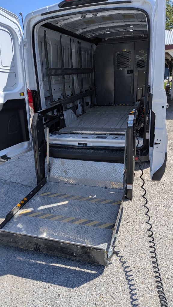 Photo 5 of this FORD TRANSIT