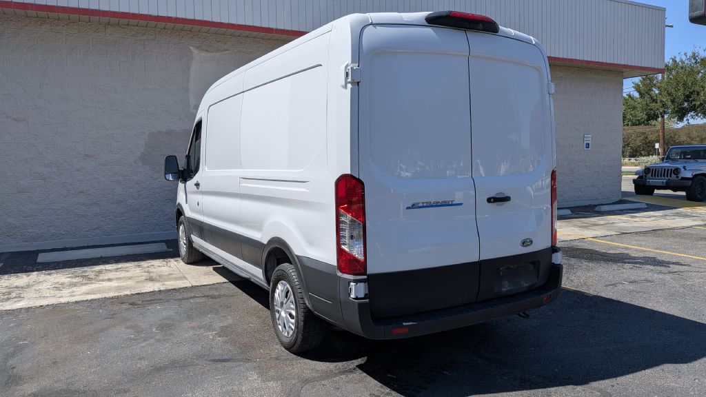 Photo 14 of this FORD TRANSIT