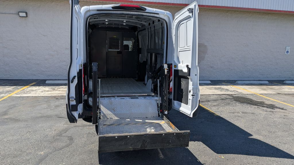 Photo 17 of this FORD TRANSIT