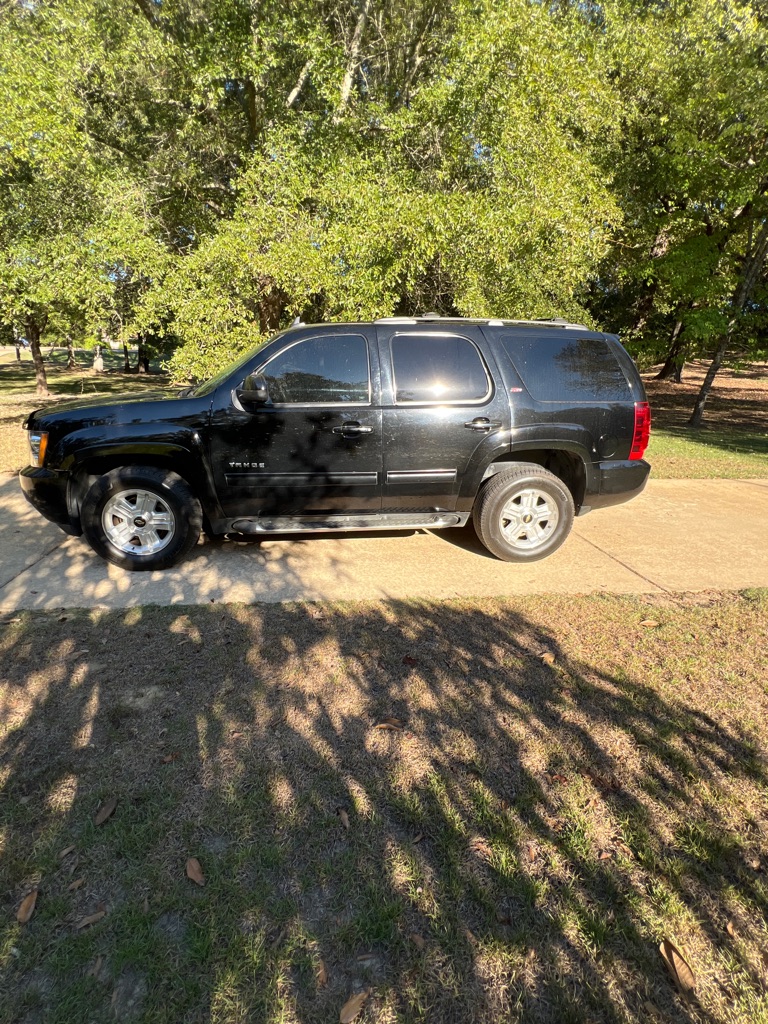 Photo 2 of this CHEVROLET TAHOE
