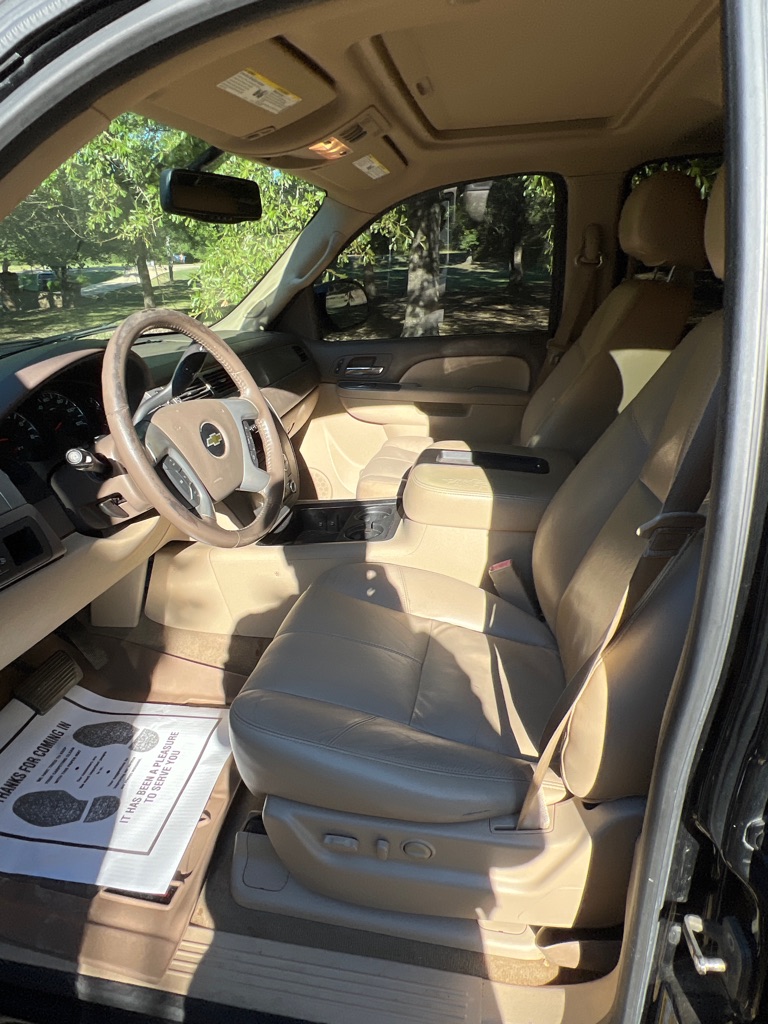 Photo 5 of this CHEVROLET TAHOE