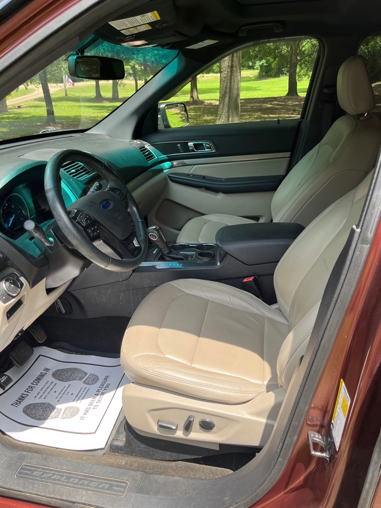 Photo 5 of this FORD EXPLORER