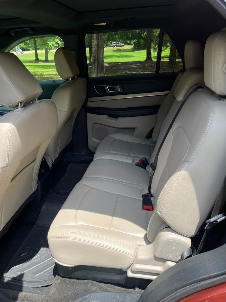 Photo 6 of this FORD EXPLORER