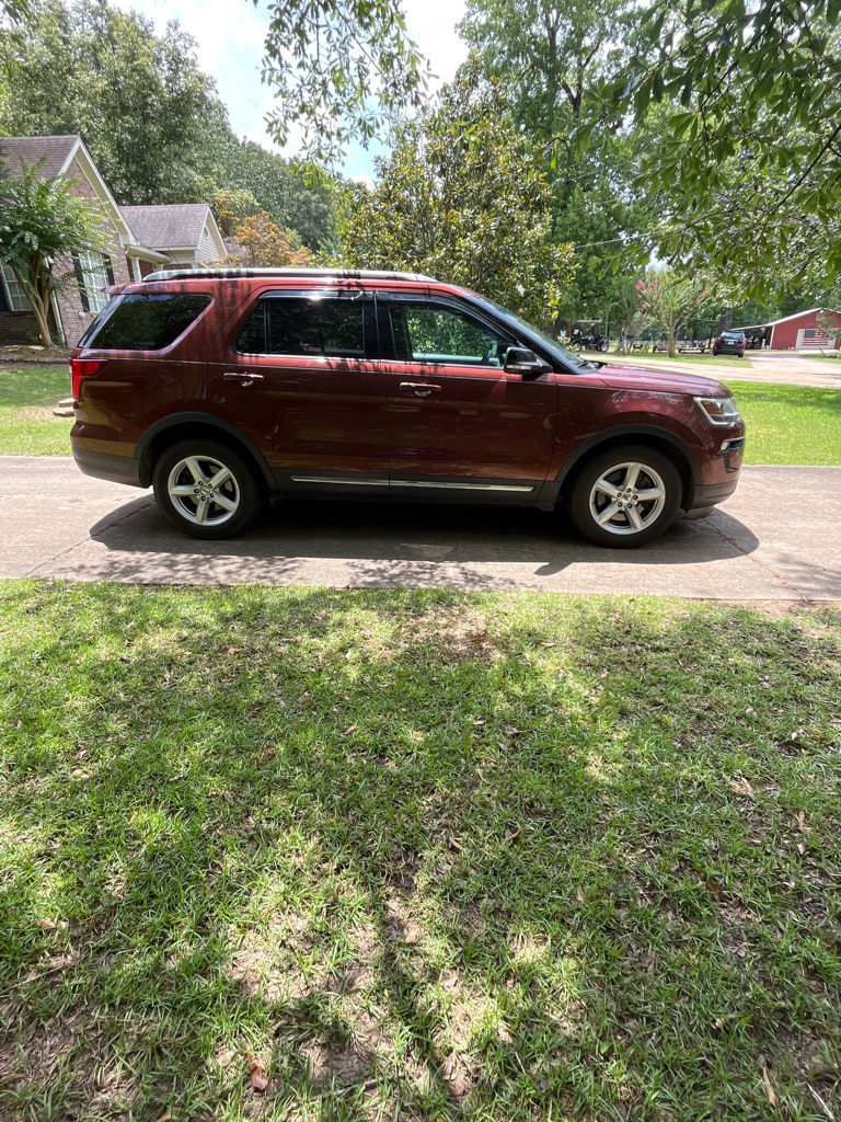 Photo 3 of this FORD EXPLORER