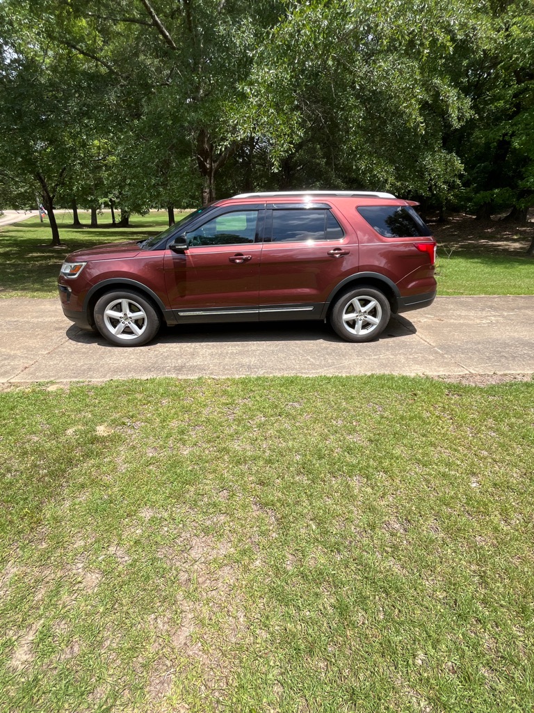 Photo 2 of this FORD EXPLORER