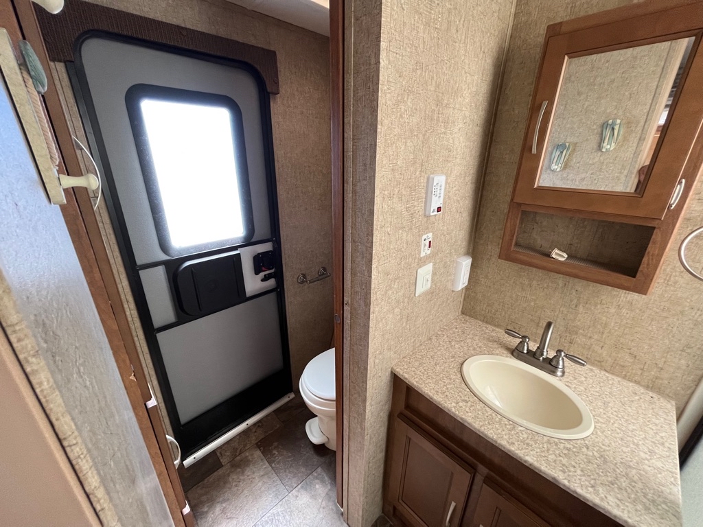 2014 APEX BY COACHMAN M-249 RBS - Image 10