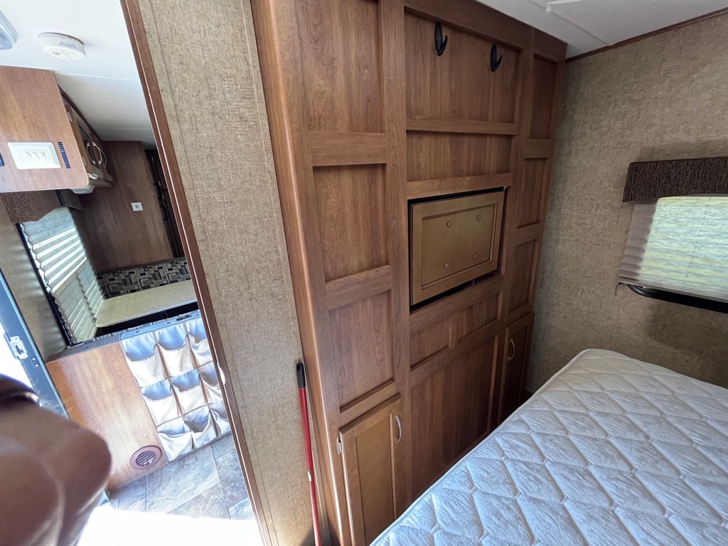 2014 APEX BY COACHMAN M-249 RBS - Image 16