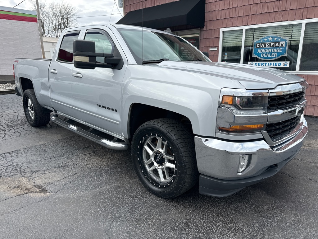 2017 CHEVROLET SILVERADO 1500 LT Pick-Up - Image 1