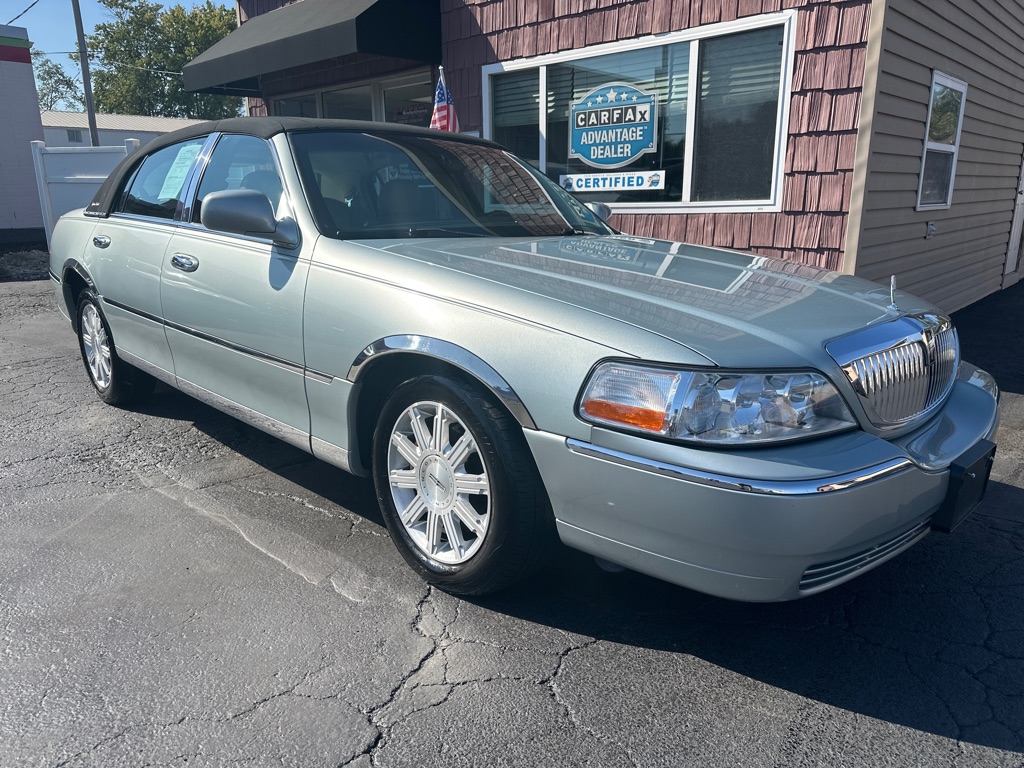 2007 LINCOLN TOWN CAR SIGNATURE LIMITED Sedan - Image 1