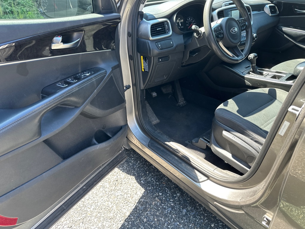 Additional photo of vehicle.