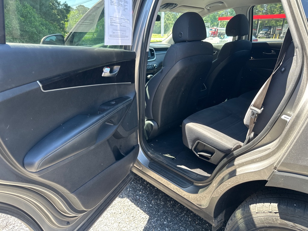 Additional photo of vehicle.