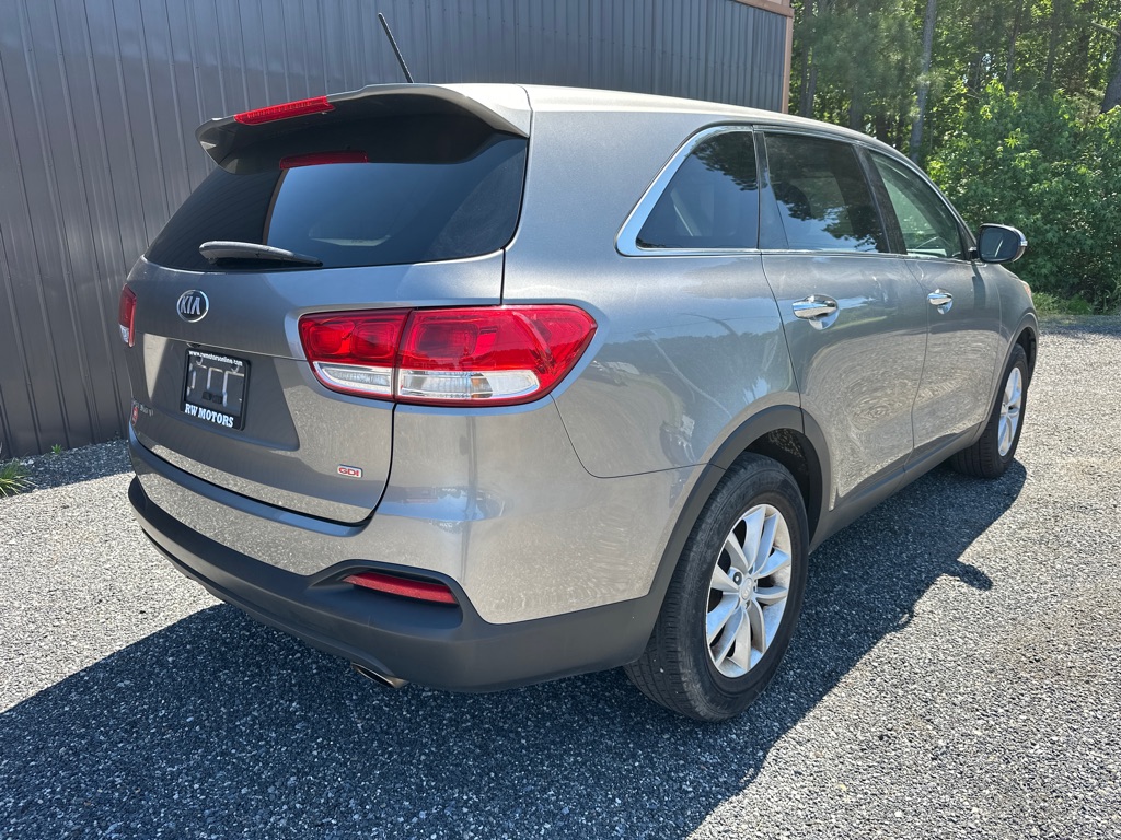 Additional photo of vehicle.