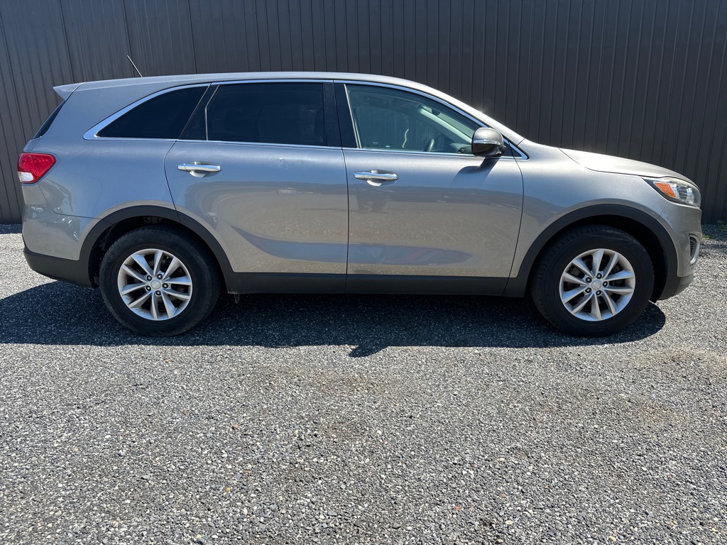 Additional photo of vehicle.