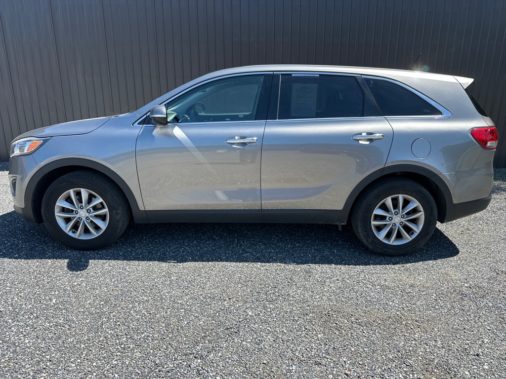 Additional photo of vehicle.