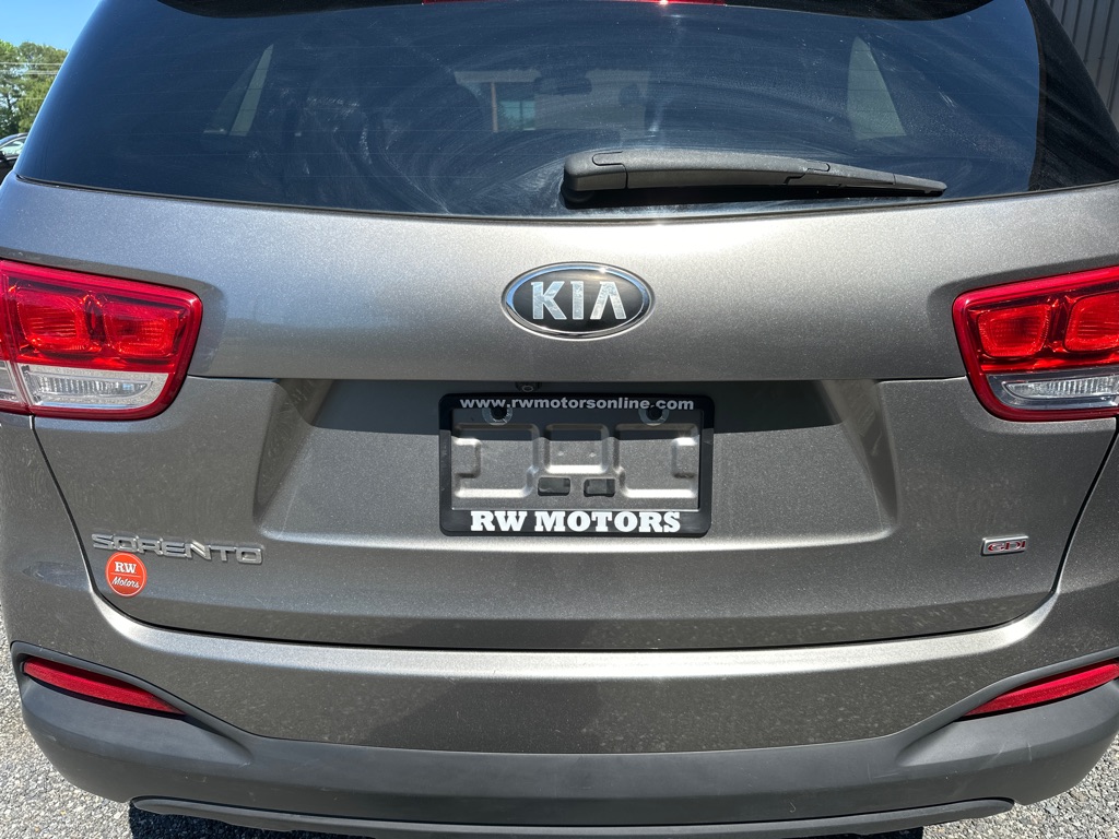 Additional photo of vehicle.