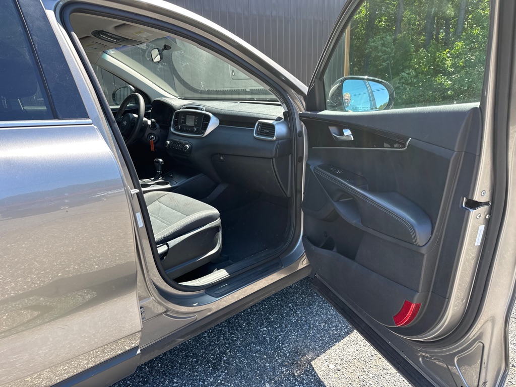 Additional photo of vehicle.