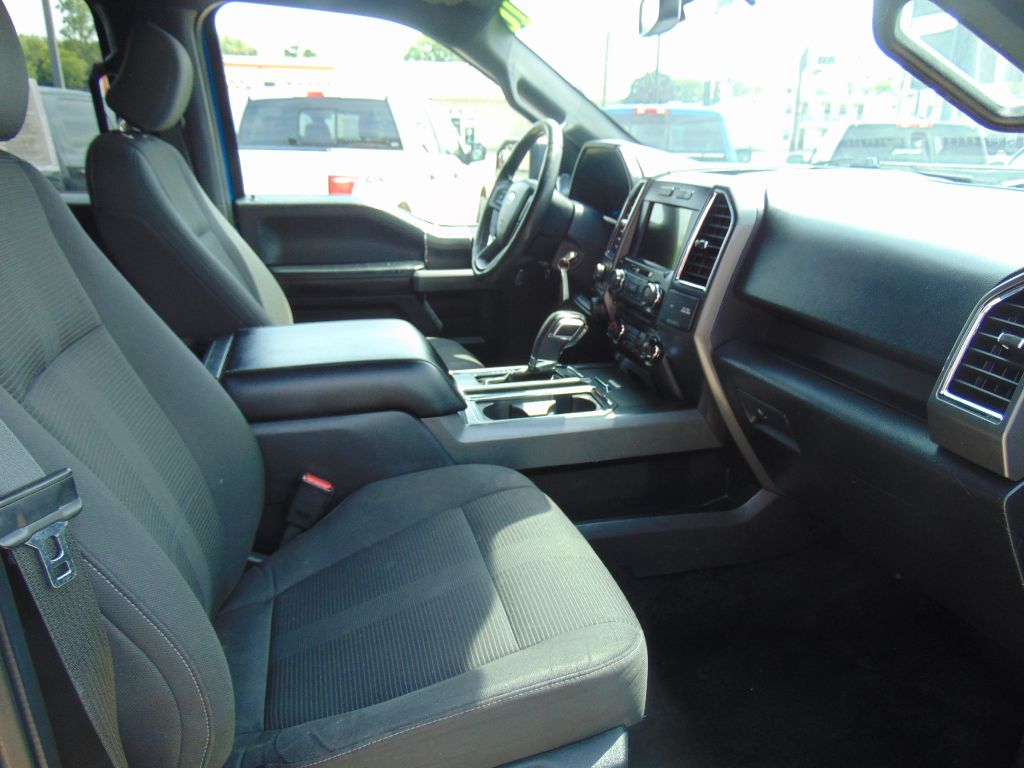 Photo 10 of this FORD F150 XLT