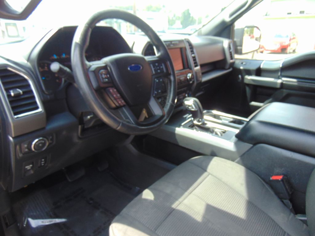 Photo 11 of this FORD F150 XLT