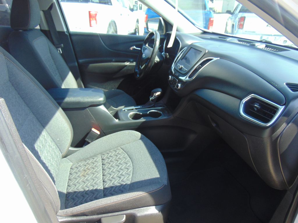 Photo 10 of this CHEVROLET EQUINOX LT