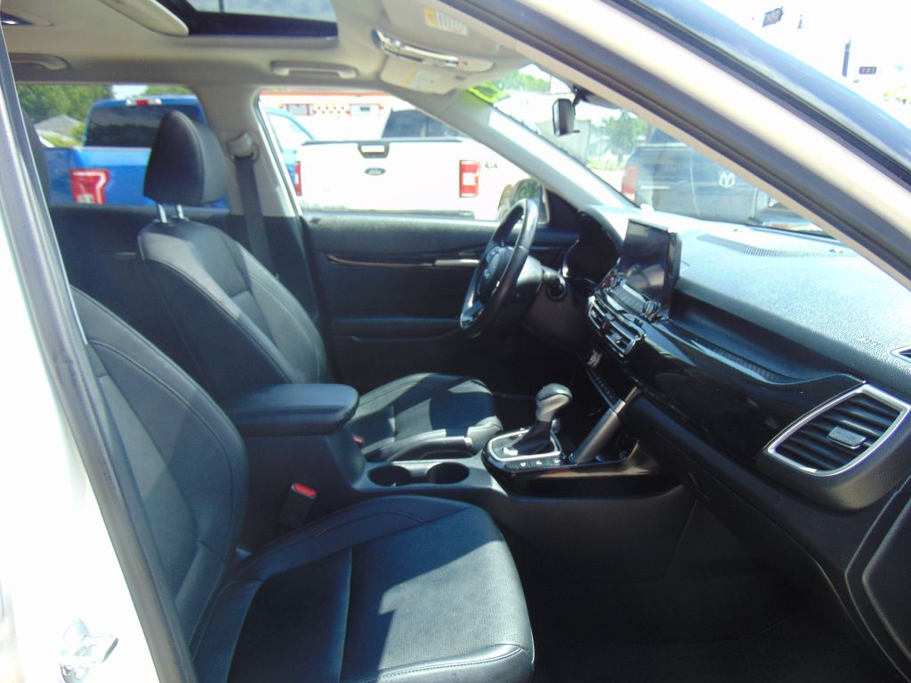 Photo 10 of this KIA SELTOS EX