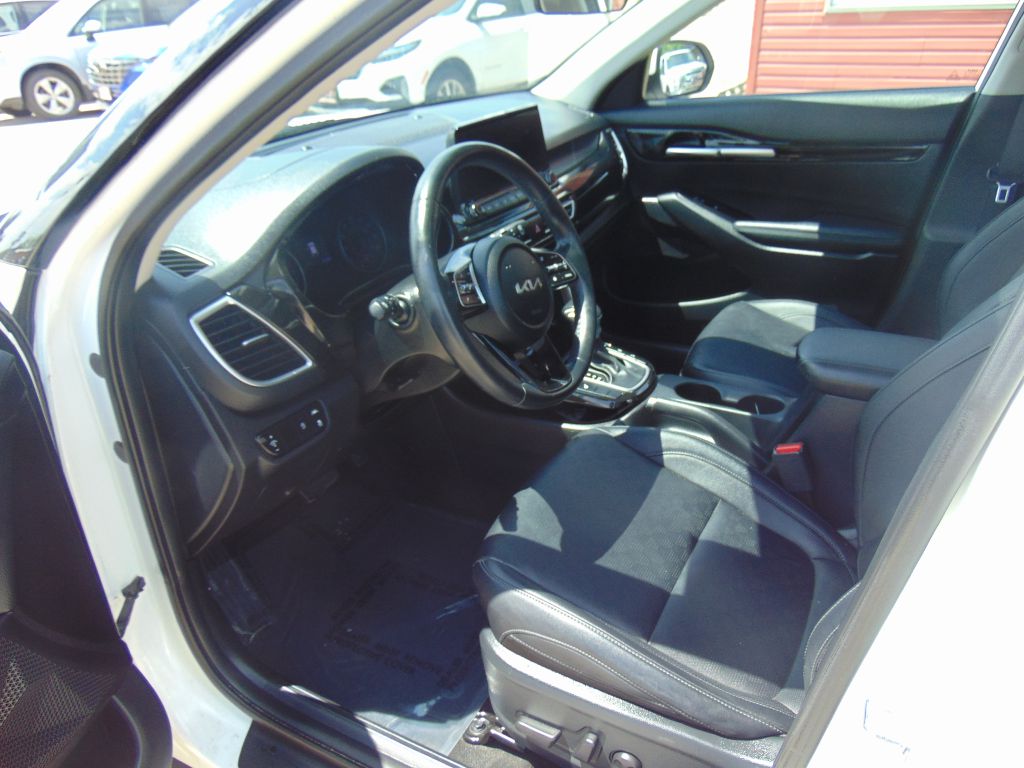 Photo 11 of this KIA SELTOS EX