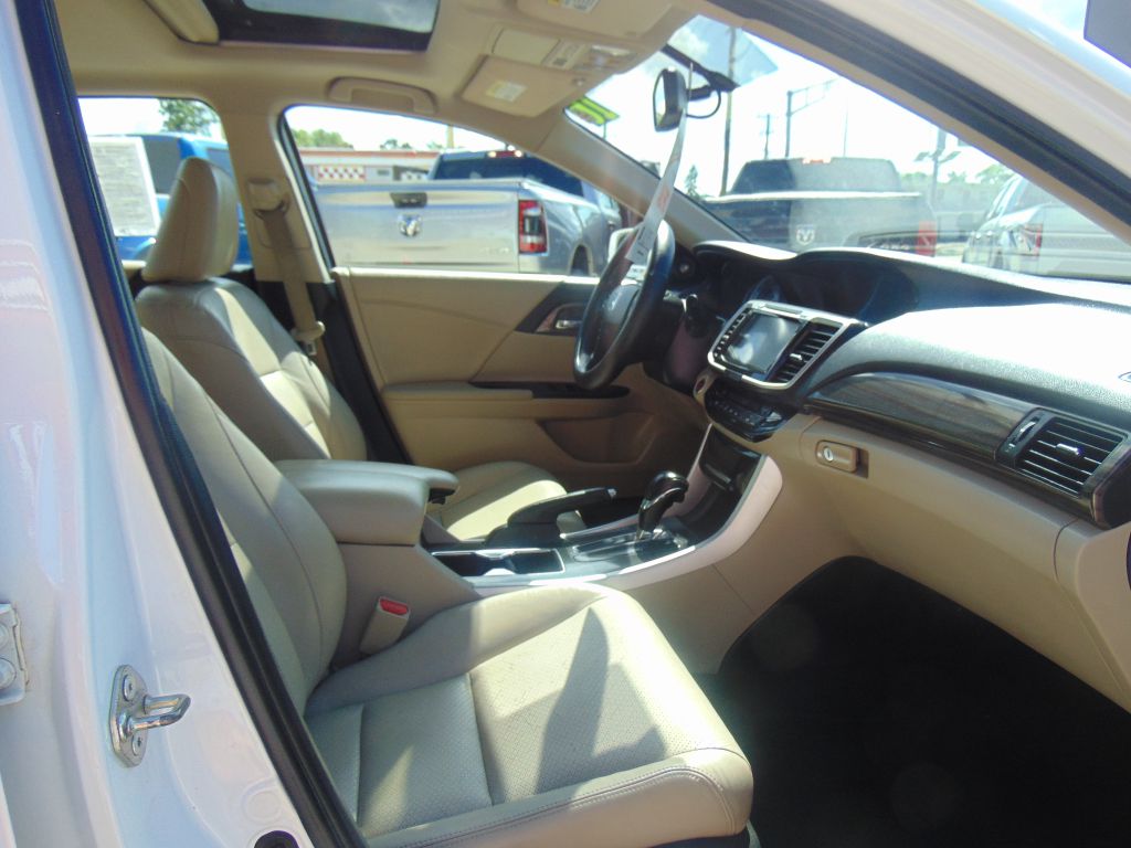 Photo 10 of this HONDA ACCORD EXL
