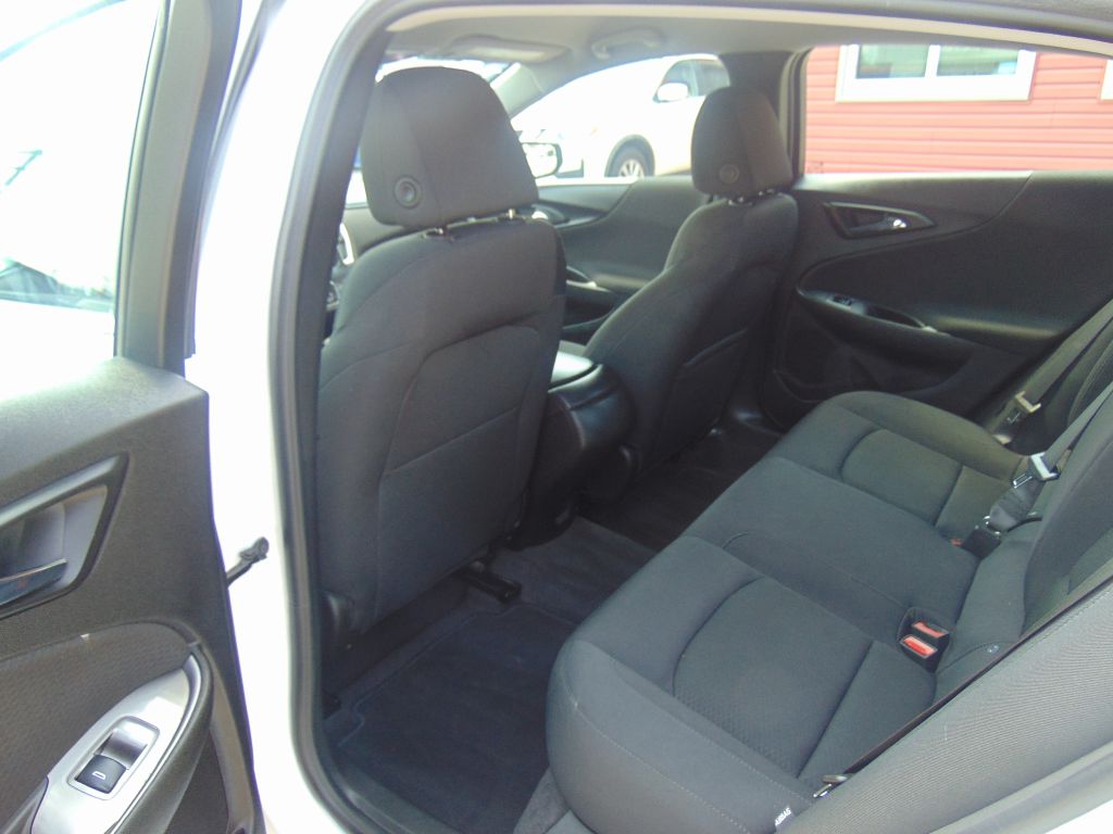 Photo 7 of this CHEVROLET MALIBU LT