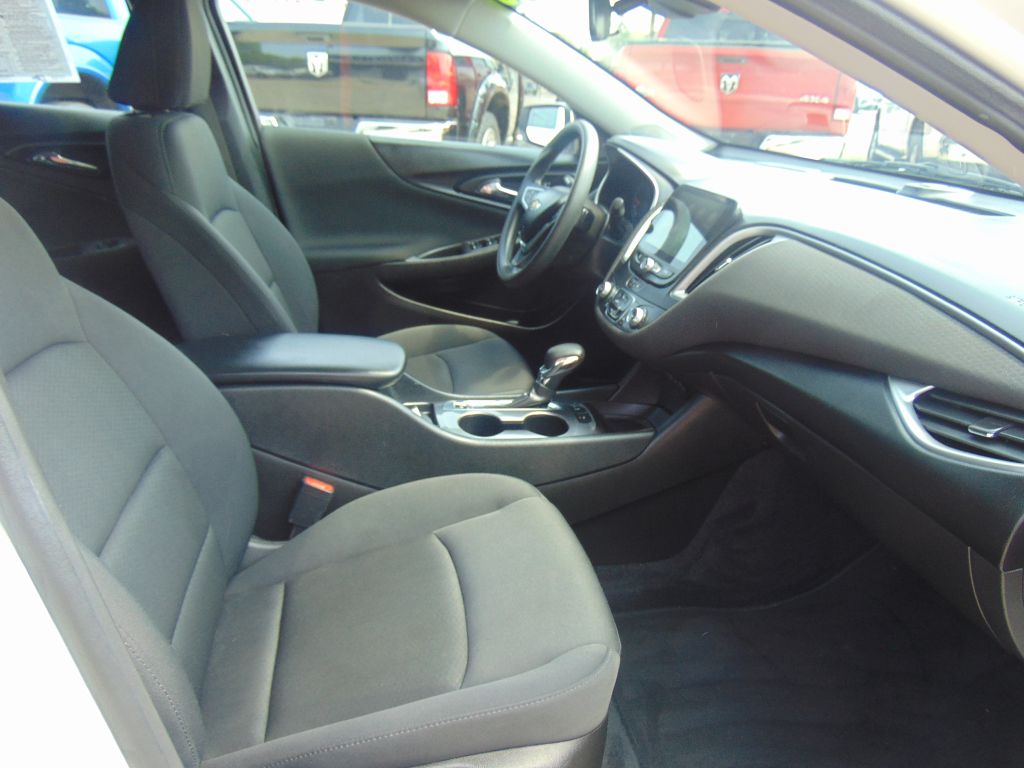 Photo 8 of this CHEVROLET MALIBU LT