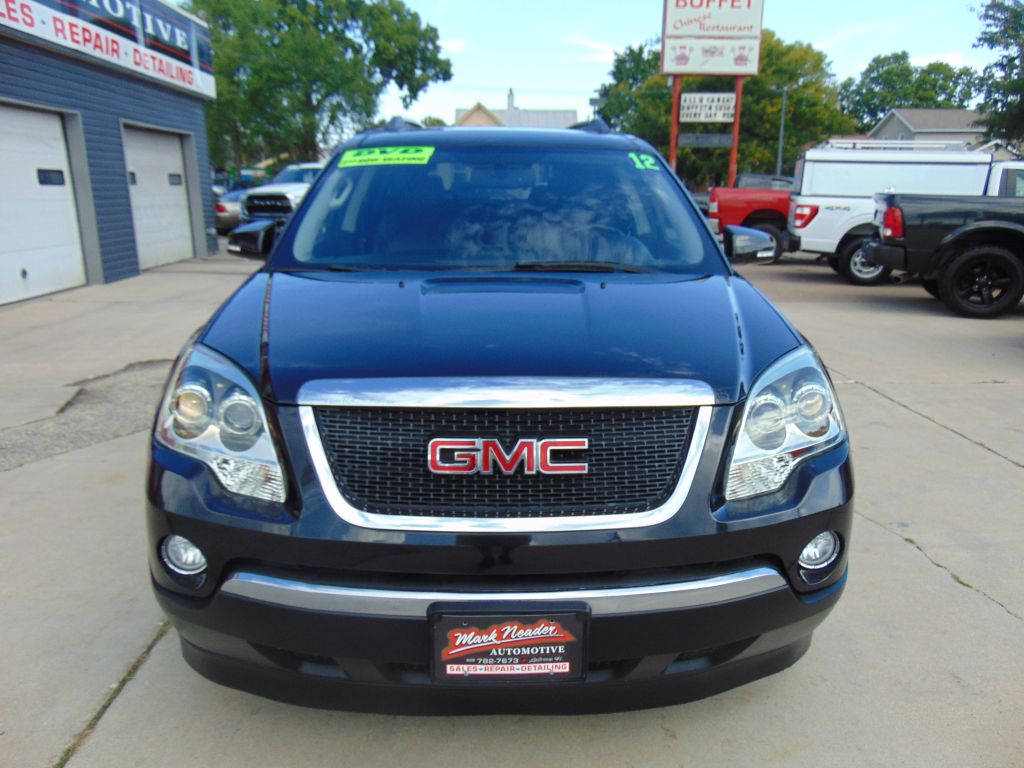 Photo 2 of this GMC ACADIA SLT-1