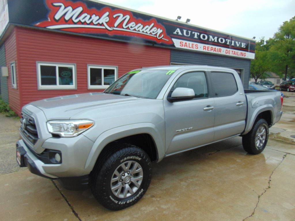 2017 TOYOTA TACOMA SR5