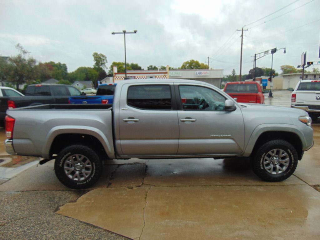 Photo 4 of this TOYOTA TACOMA SR5