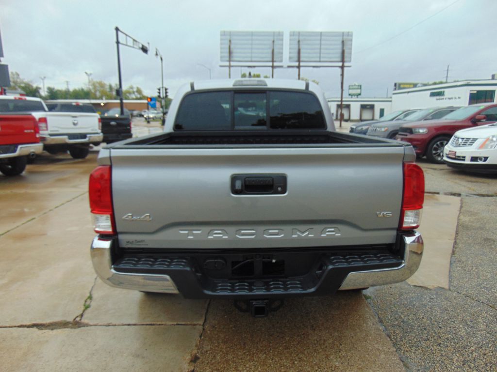 Photo 6 of this TOYOTA TACOMA SR5
