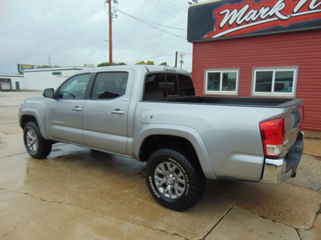 Photo 7 of this TOYOTA TACOMA SR5