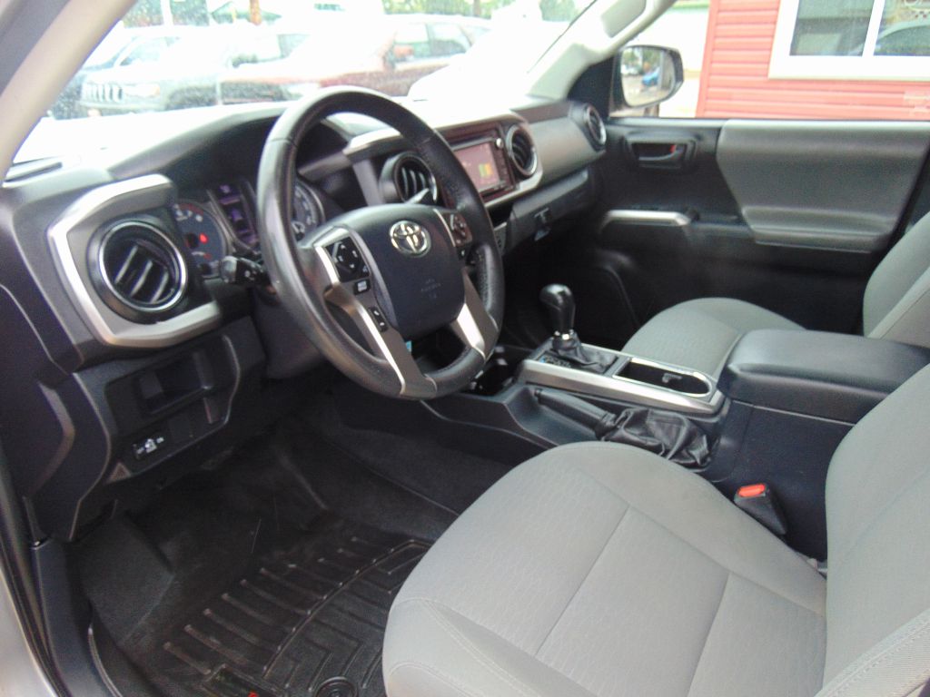 Photo 11 of this TOYOTA TACOMA SR5