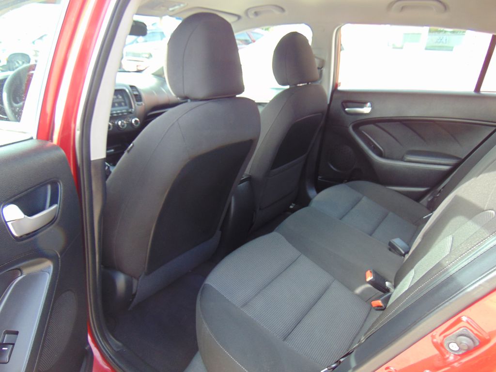 Photo 9 of this KIA FORTE 5 LX