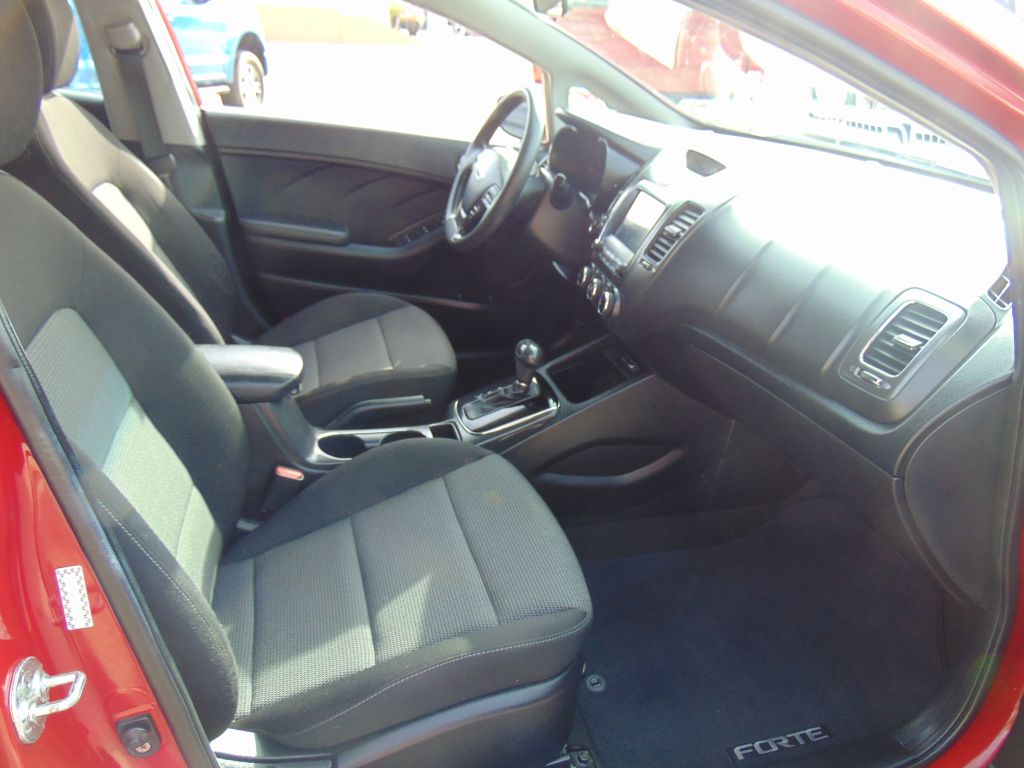 Photo 11 of this KIA FORTE 5 LX