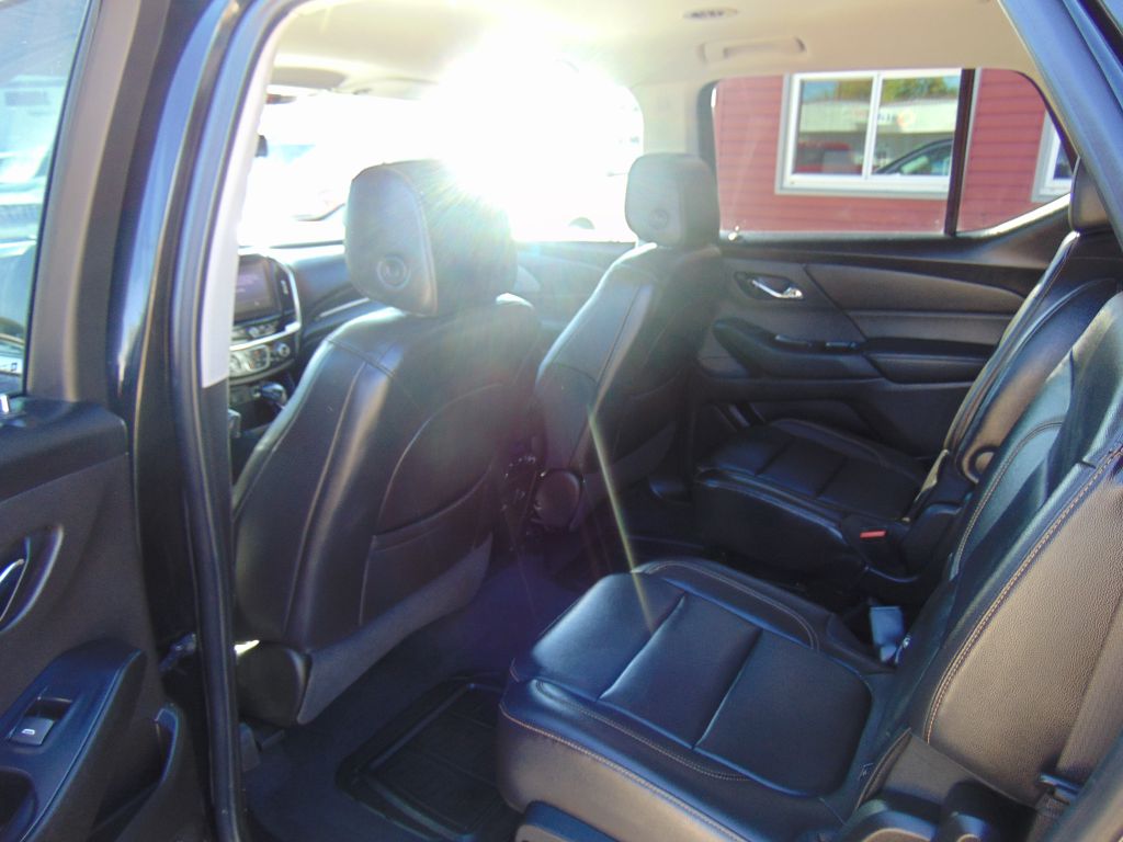 Photo 9 of this CHEVROLET TRAVERSE 3LT