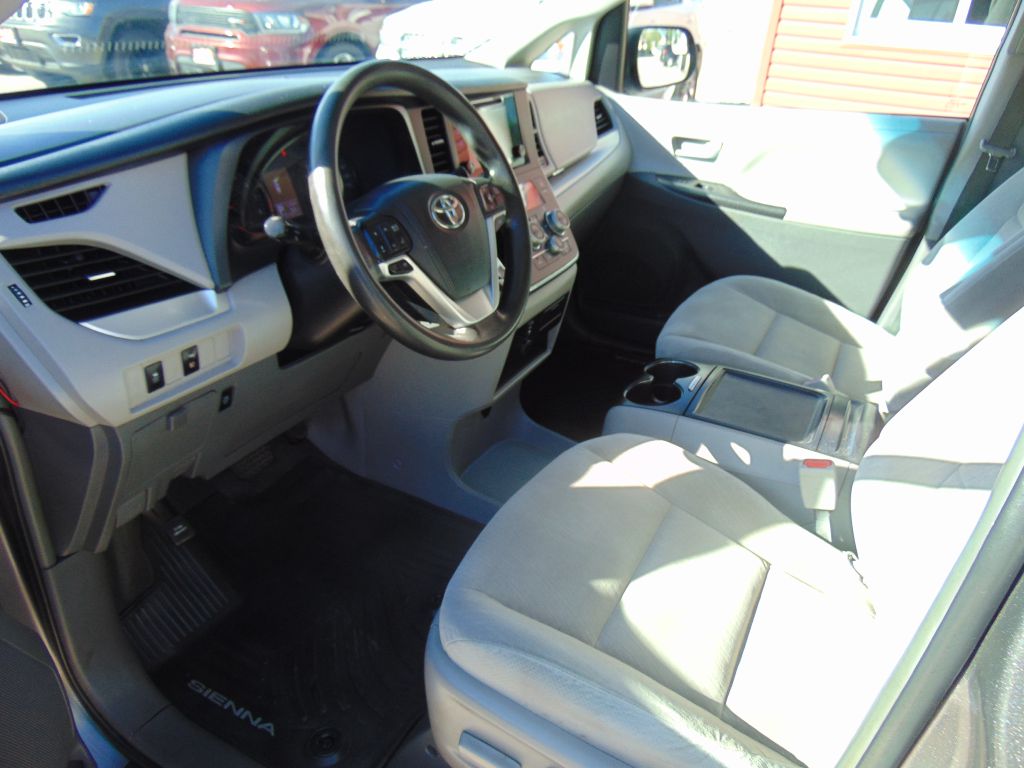 Photo 12 of this TOYOTA SIENNA LE