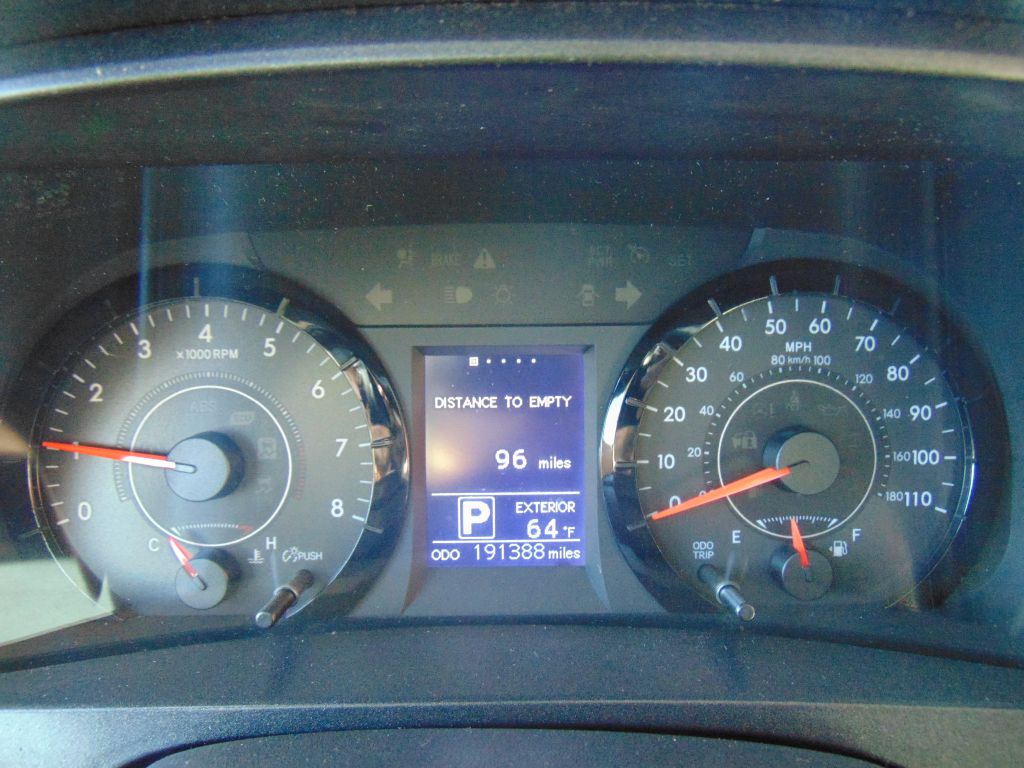 Photo 13 of this TOYOTA SIENNA LE